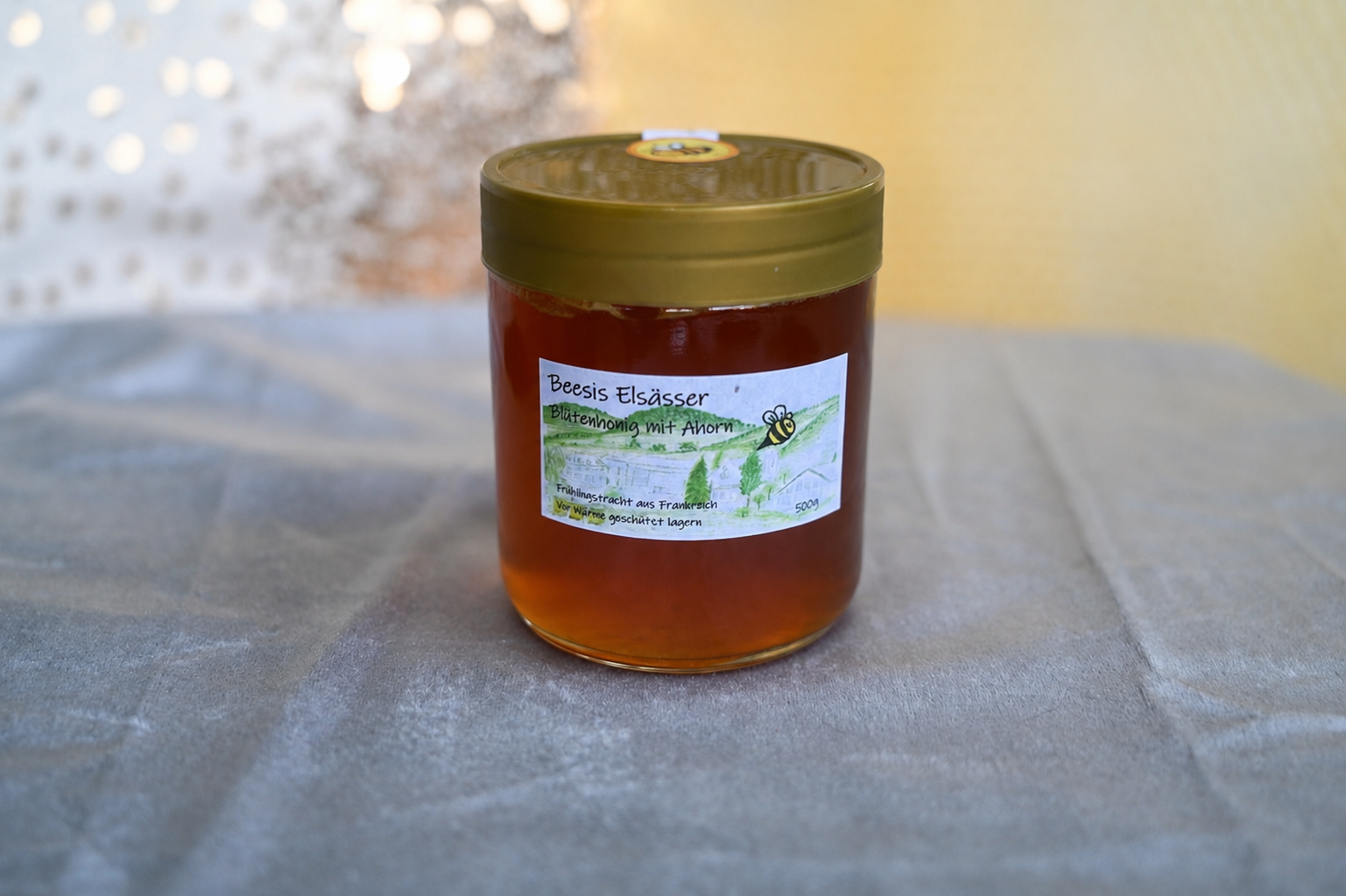 Elsässer Frühlingstracht mit Ahorn